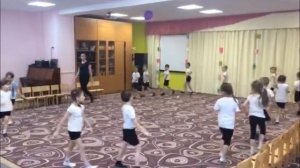 Утренняя гимнастика с детьми в детском саду.