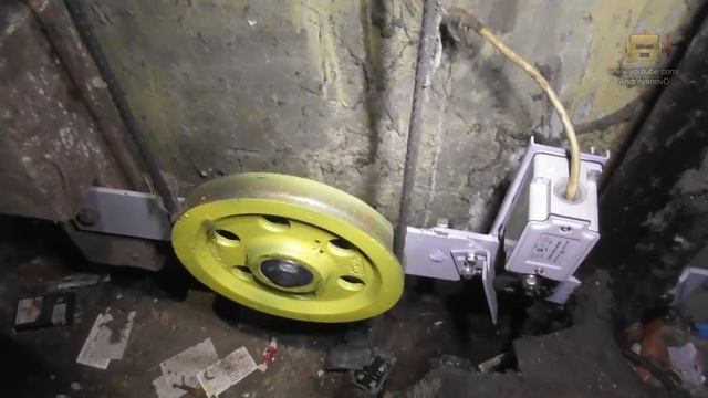 Старость и лифту не в радость. Отломалось натяжное смотреть онлайн