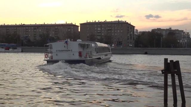 Парк Горького, причал осень смотреть онлайн