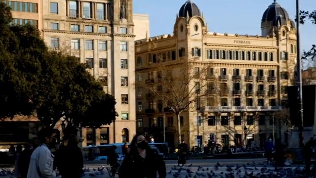 Plaza Catalunya, the heart of Barcelona tours & attractions смотреть онлайн