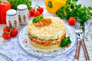 КАК ПРИГОТОВИТЬ САЛАТ ИЗ КИЛЬКИ В ТОМАТНОМ СОУСЕ