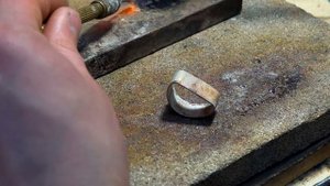 Мужское кольцо  из опилок. Ручная работа .Серебро 925 пробы