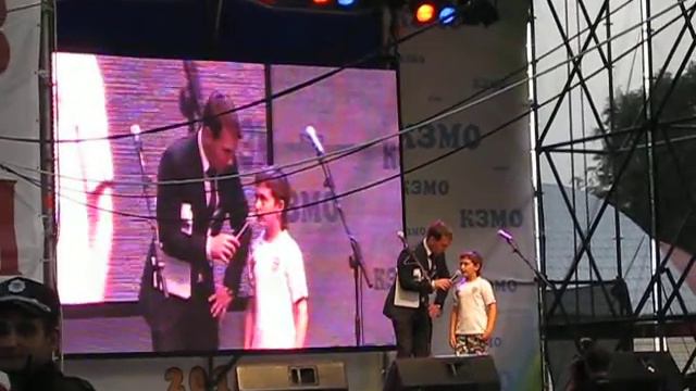 День металлурга 2011.С этого начался ВОКАЛ И СЦЕНА...Сейчас 2013г.Костик стал совсем круто петь! смотреть онлайн