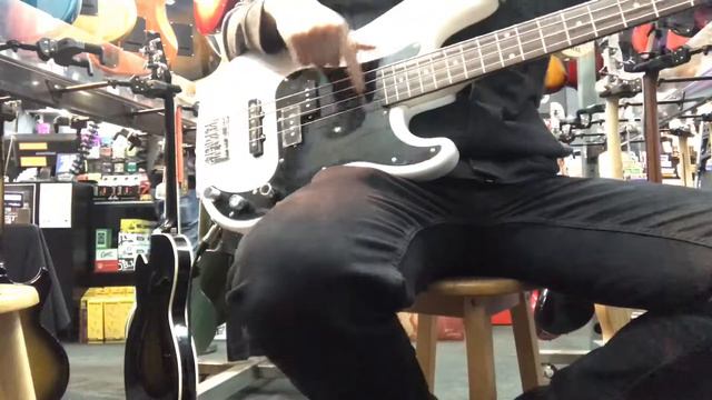Fender PJ Bass смотреть онлайн