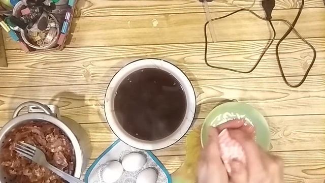 КАК ПОКРАСИТЬ ЯЙЦА. ЯЙЦА НА ПАСХУ. КАК ПОКРАСИТЬ ЯЙЦА ЛУКОВОЙ ШЕЛУХОЙ смотреть онлайн