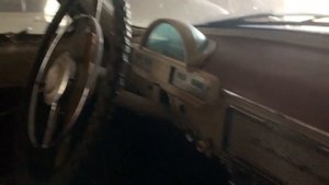 Редкий автомобиль Газ 22-Волга, простоявший в гараже долгое время.