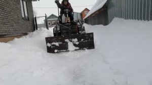 чистка снега на минитракторе часть 2