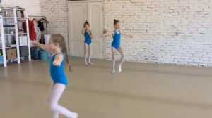Урок современного танца, дети