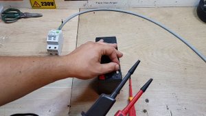 Tester pentru tensiune si continuitate UNI-T UT18C