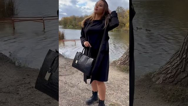 Большая легкая черная женская сумка из натуральной кожи тиснение под крокодила производство Италия смотреть онлайн