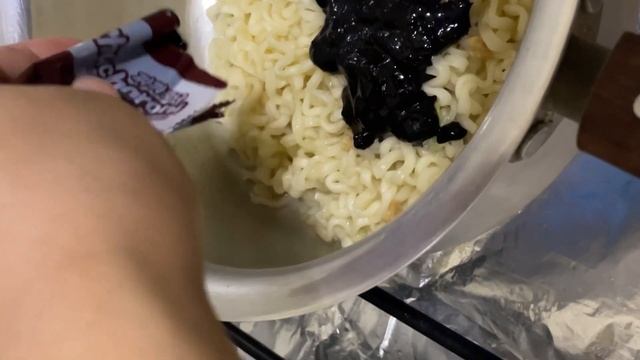 Black bean sauce ramen | chacharoni | honest review #koreannoodles #chacharoni #blackbeannoodles