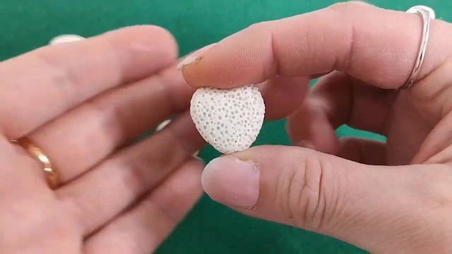 White Matte Manmade Lava Rock Flat Heart Beads 20mm x 20mm Pack Of 5 Y18450 смотреть онлайн