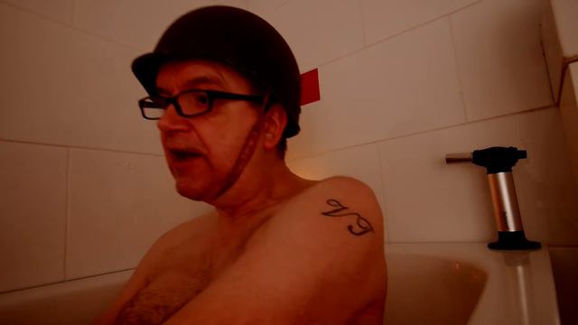 Hans Crispin väcker grannar med Trombone från Pbone смотреть онлайн