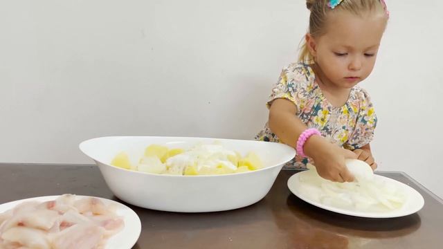 Запечённая рыба с картошкой⠀
