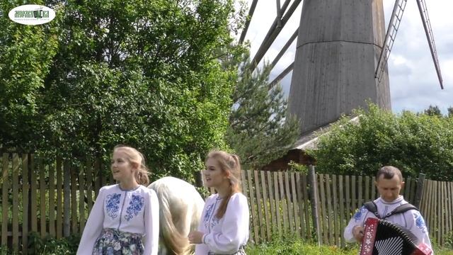 Сенокосная пора. Семейный ансамбль "Радость". Гармонь - это душа народа. Это наше родное, близкое! смотреть онлайн