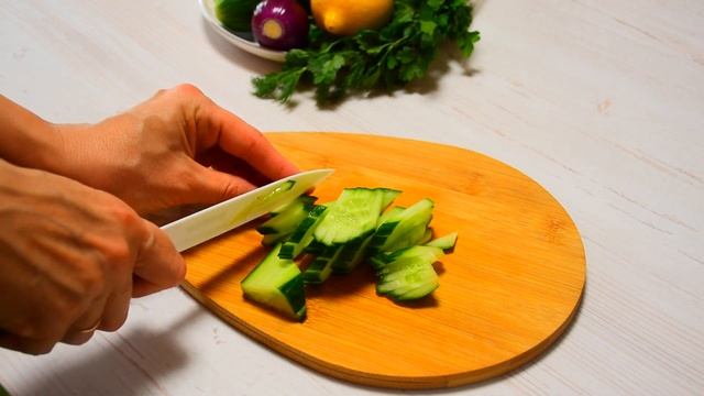 Салат с соленой форелью.
