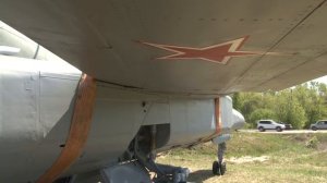 Боевой самолет МИГ - 23 приземлился на вечную стоянку.