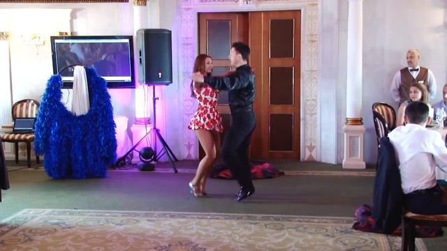 Удивительные танцы с переодеваниями смотреть онлайн