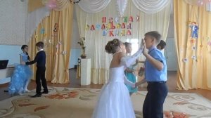 Вальс на выпускном в 4 классе Володарская ООШ