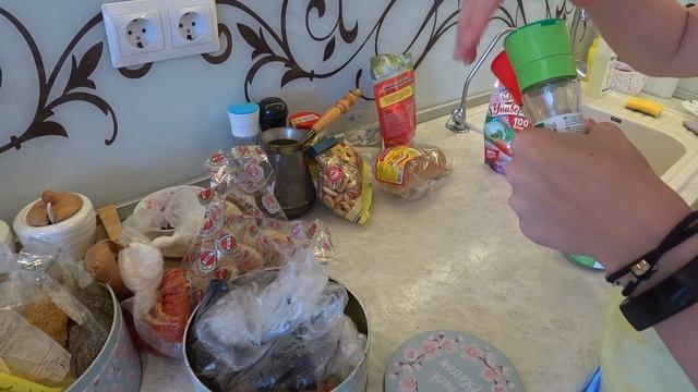 Жду родителей/Клубника на зиму/Разбор кухонных шкафов