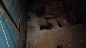 Этот гараж в Чернобыле не нашли мародеры. Нашел тайник в подвале. Зашли в гости к Креосану