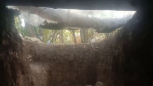 Боец РФ под миномётным обстрелом.