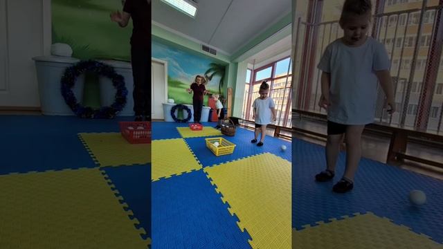 Новогоднее спортивное развлечение в младшей группе