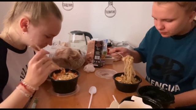 Пробуем Корейскую Кухню С Сестрой?? | trying Korean cuisine with food смотреть онлайн