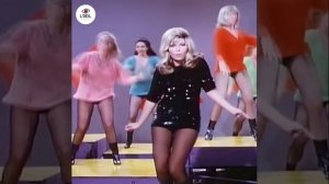 Nancy Sinatra - These Boots Are Made For Walking (1966)