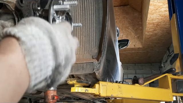 КIA Ceed. Как мы меняли заднюю ступицу, диски и колодки смотреть онлайн