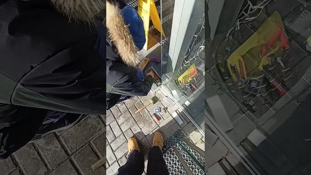 Как заменить напольный доводчик у стеклянной двери? #секретыоконщика