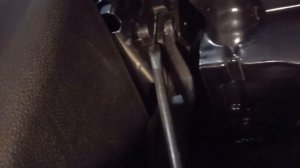 як зняти ручку (трос) капота опель земфіра б