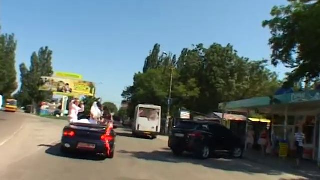 в кабриолете