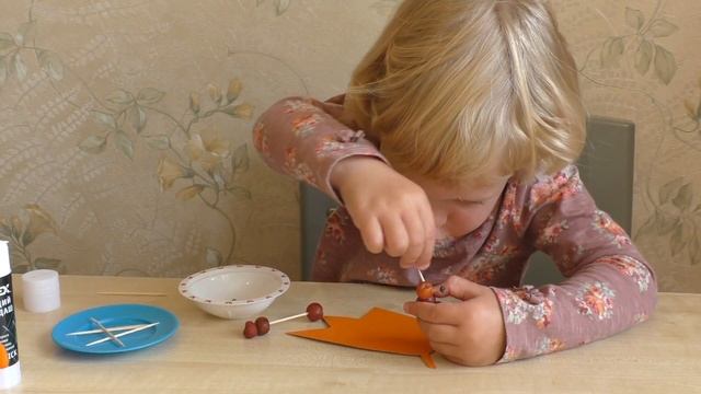 Гусеница из диких яблок. Осенняя поделка из природных материалов своими руками. смотреть онлайн