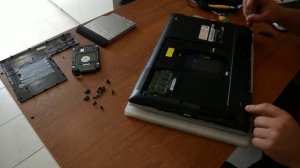 Как разобрать и собрать ноутбук SAMSUNG RV520 часть 2