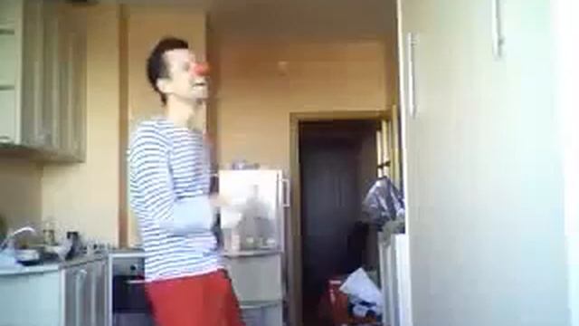 образ для праздников - молчащий, но "поющий" клоун смотреть онлайн