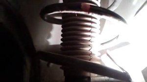 Стук пыльника передней стойки X-Trail T-31