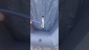 как выкачать воду из баллонов надувной лодки