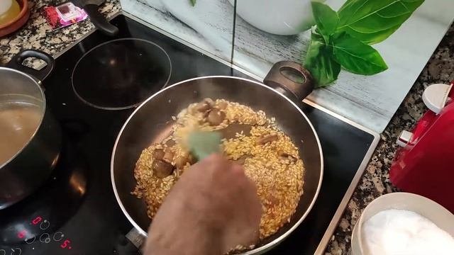 HOW TO DO A PORTOBELLO MUSHROOM AND SAFFRON RISOTTO | RAFFY- YOUR MEDITERRANEAN CHEF