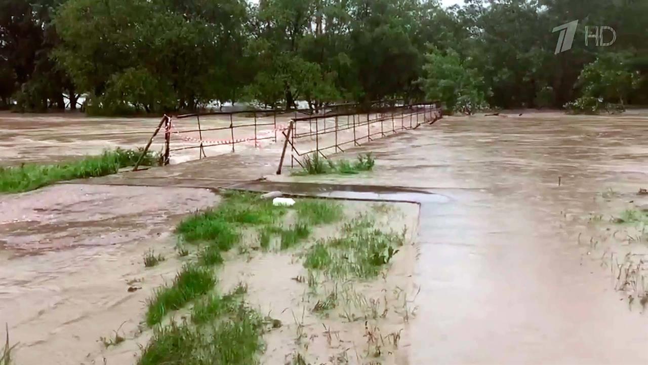 В городе Минеральные Воды введен режим чрезвычайно...и из-за резкого подъема уровня воды в реке Кума