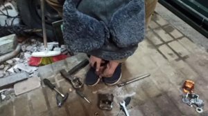 Разбор двух электро двигателей от советских стиральных машин на металлолом.