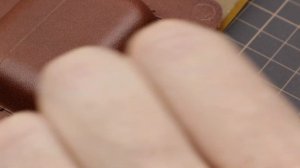 Кожаный чехол для AirPods. Формовка кожи растительного дубления. Wet molded AirPods leather case