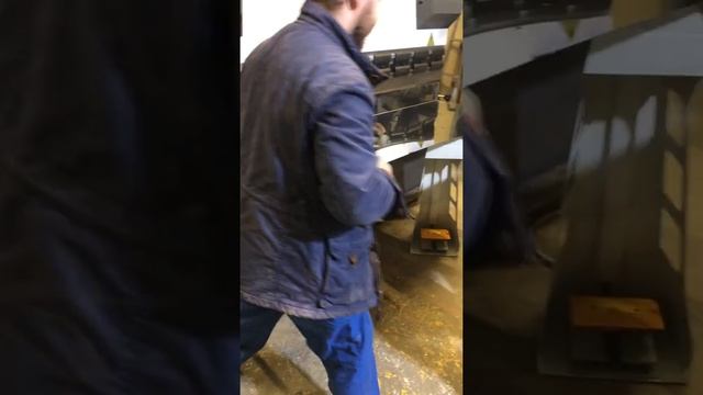Обучение работы на станке листогибе ЧПУ ПРЕСС HPJ 2040 Metal Master смотреть онлайн