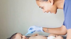 КАК ПОЧИСТИТЬ НОС НОВОРОЖДЕННОМУ | Растворы методика и правила безопасности