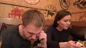 Девушке Артема вольфа вкусна прям в межножье