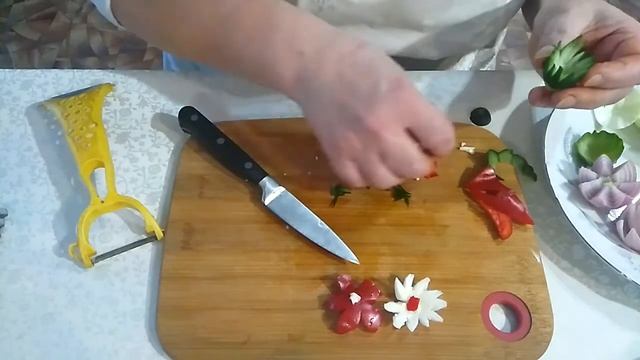 Как легко украсить любой салат. Советы хозяйкам! + бонус салат "Узор" смотреть онлайн