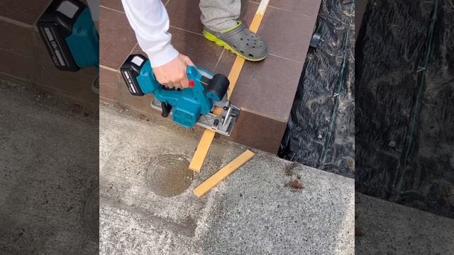 アルチザンツール【コードレス丸ノコ】充電式マルノコ AT-CS01B 電動ノコギリ 丸鋸 左勝手 高精度 165mm смотреть онлайн