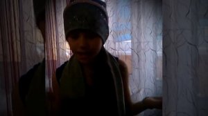 Человек-чудак он в оранжевой рубашке+*//но