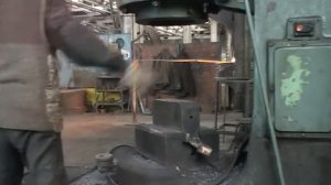 Молот 400 кг. Заготовка под будущий колун.  Ковка  !
