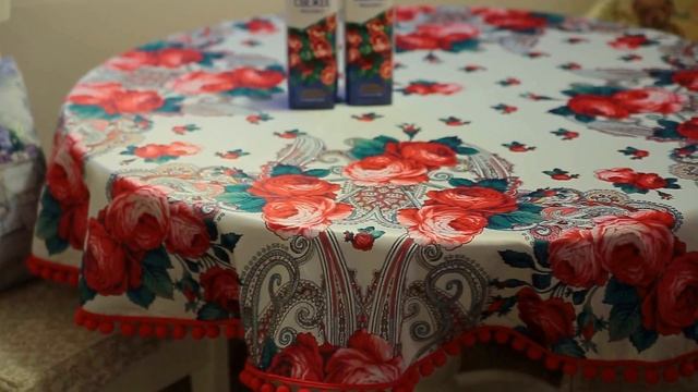 Скатерть с помпонами в русском стиле Розы Антик смотреть онлайн